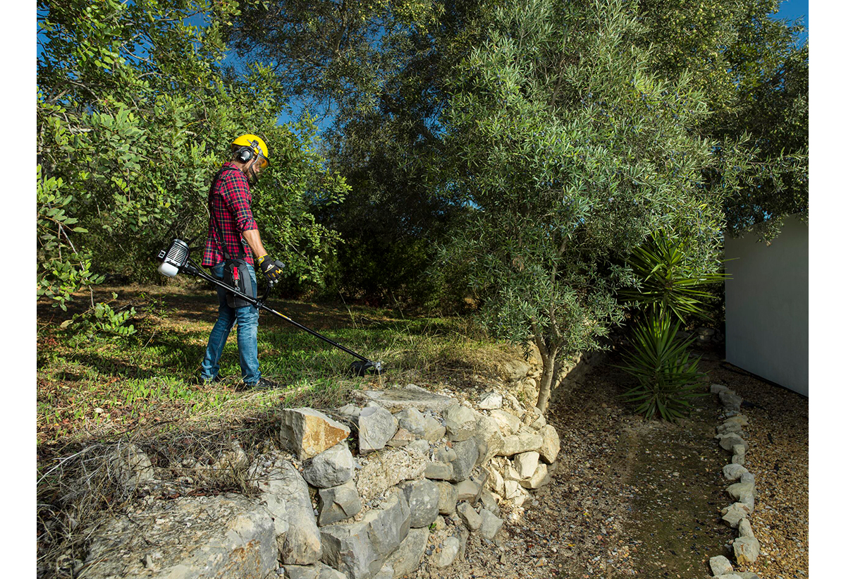 Απεικονίζεται το θαμνοκοπτικό